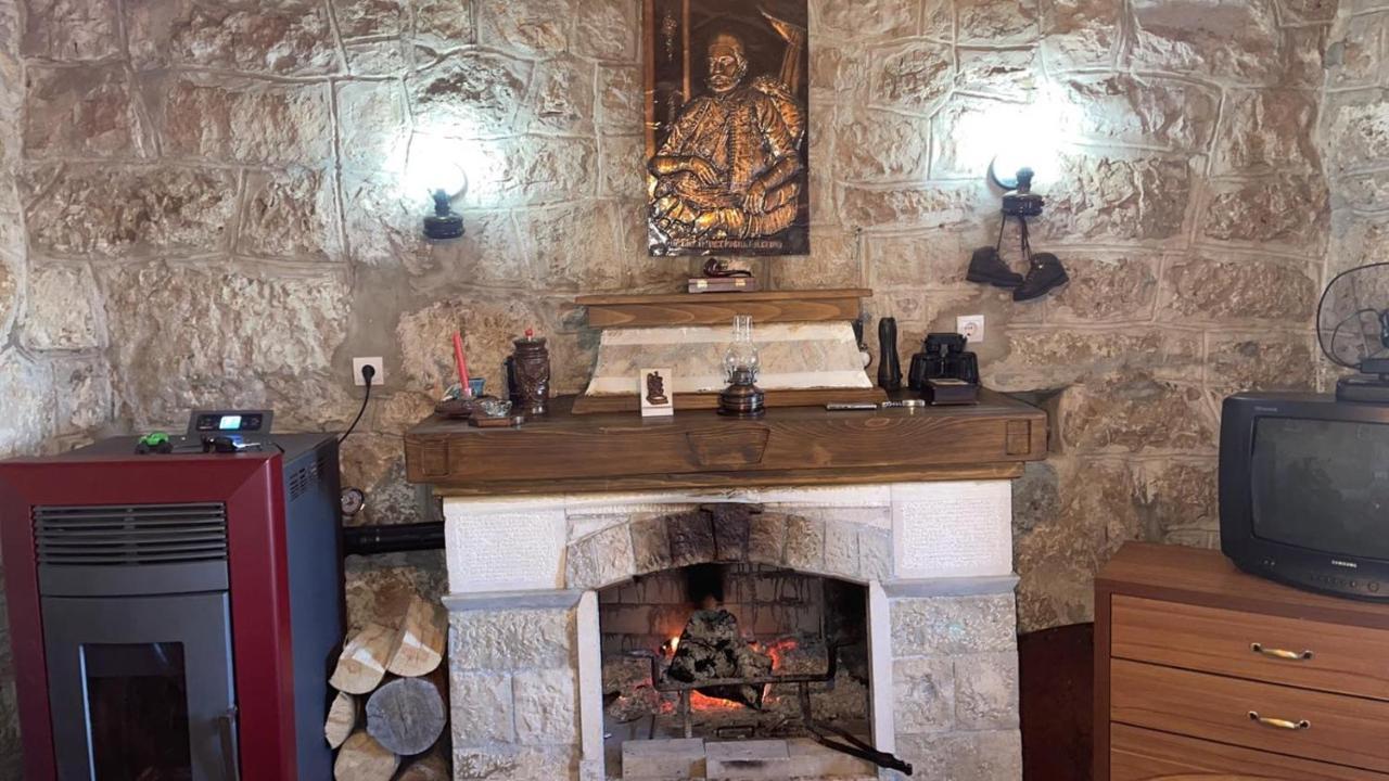 Lovcen Holiday Home Цетине Экстерьер фото